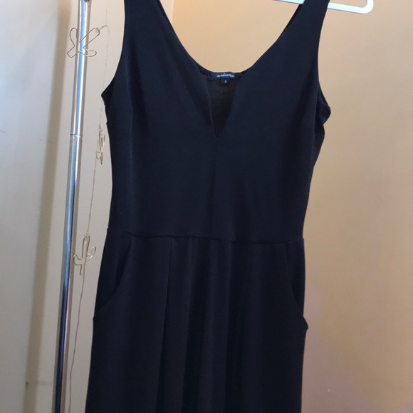 Elegant black jumpsuit with pockets - Picture 4 of 5